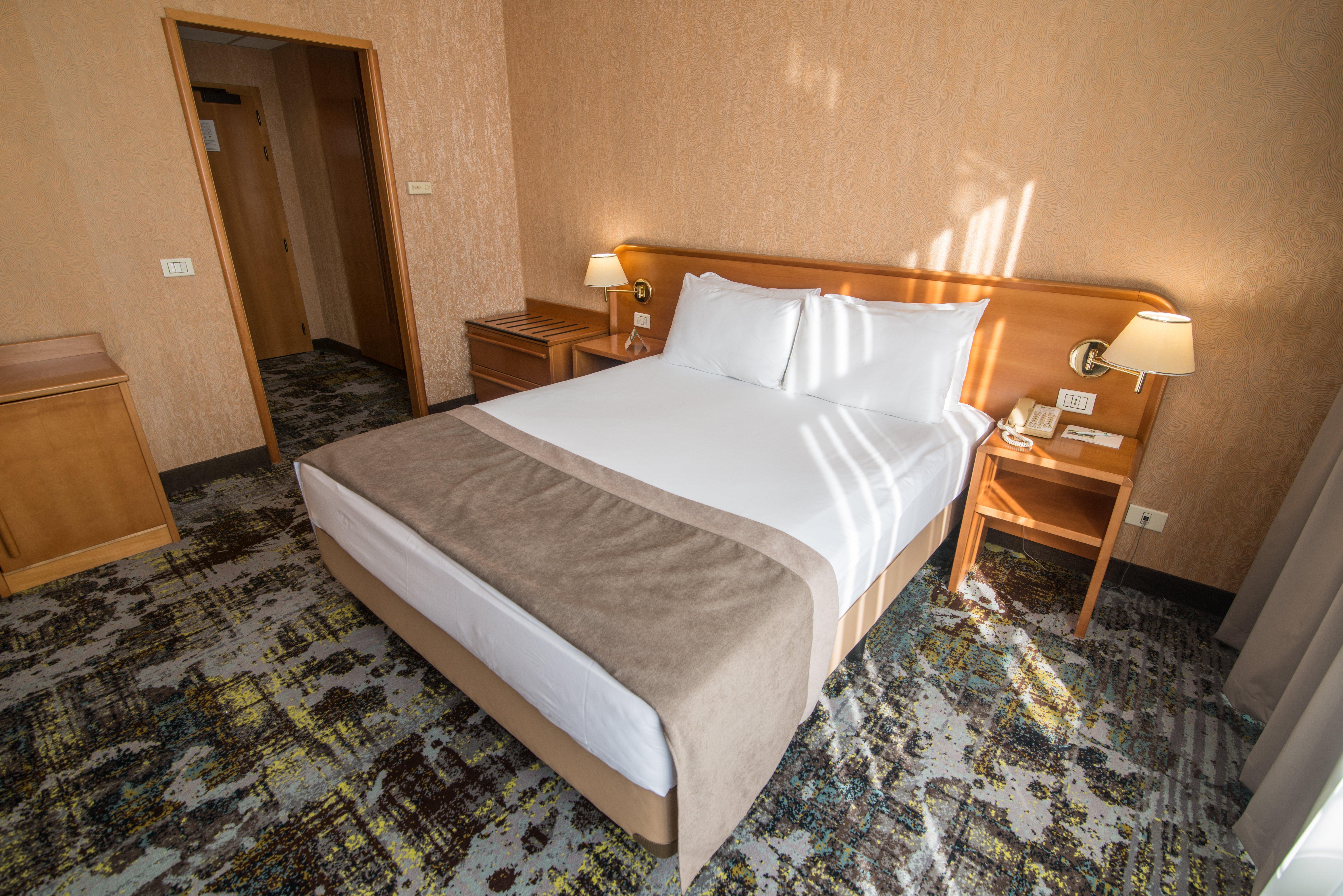 Holiday Inn Skopje By Ihg Extérieur photo